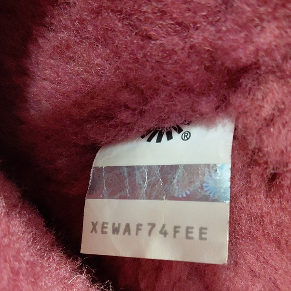 "UGG"Womans Sz.8 Low Bailey Bow Fuchsia Suede Boots .Has a few spots(pictured) - Picture 13 of 13